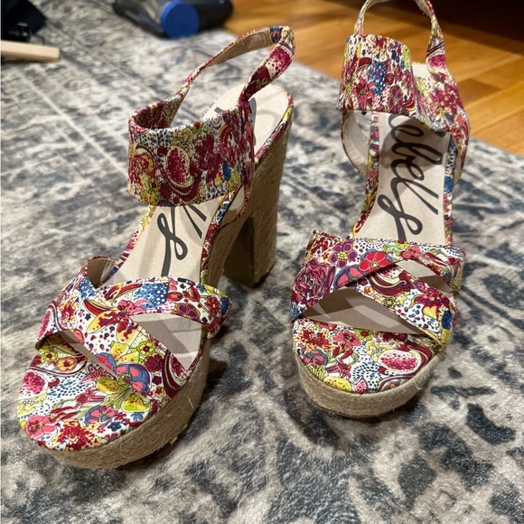 Rebels Red and Pink platform Sandals with Floral Design size 11 - Picture 5 of 7
